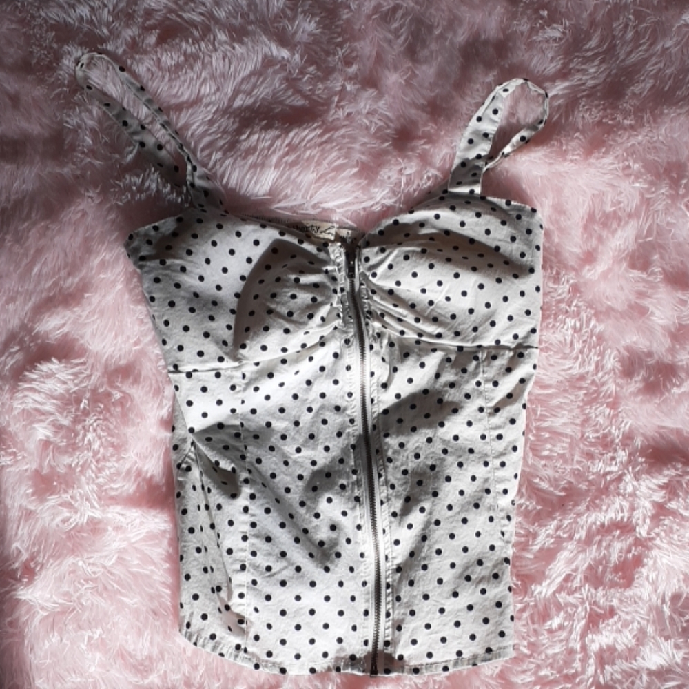 Polka dot pin up top